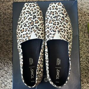 Tom’s - leopard print - lightly worn - 9.5